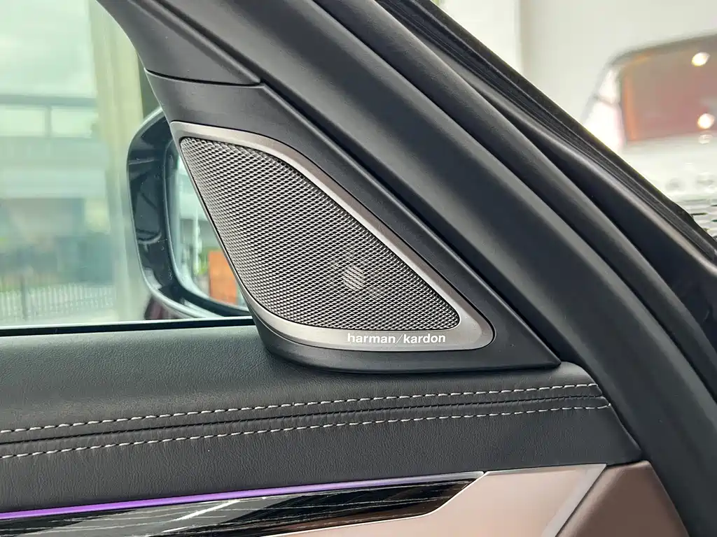 BMW 7 Series — миниатюра 13