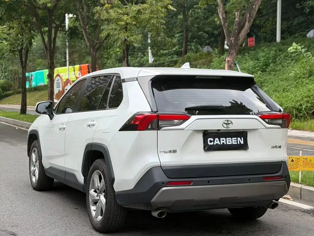 Toyota RAV4 — миниатюра 9