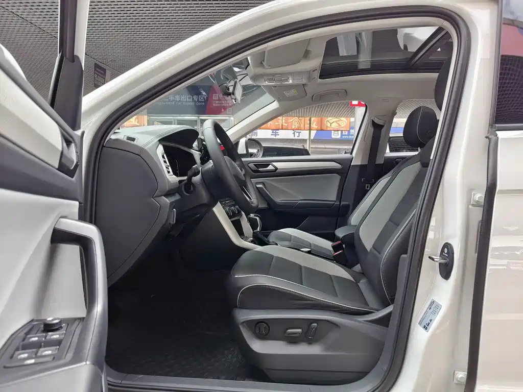 Volkswagen T-Roc — миниатюра 9