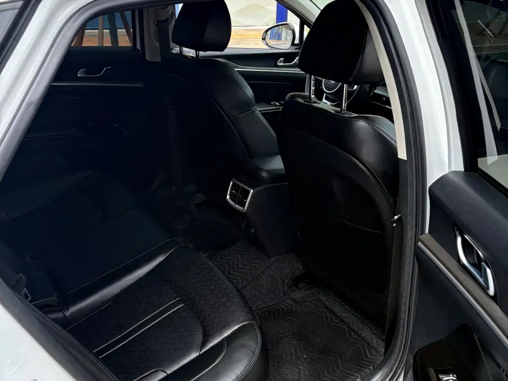 Kia K5 — миниатюра 8