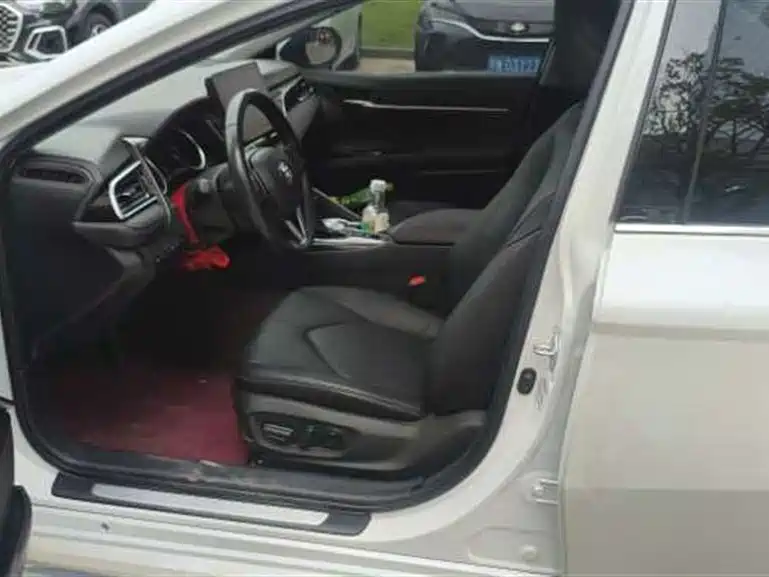 Toyota Camry — миниатюра 5