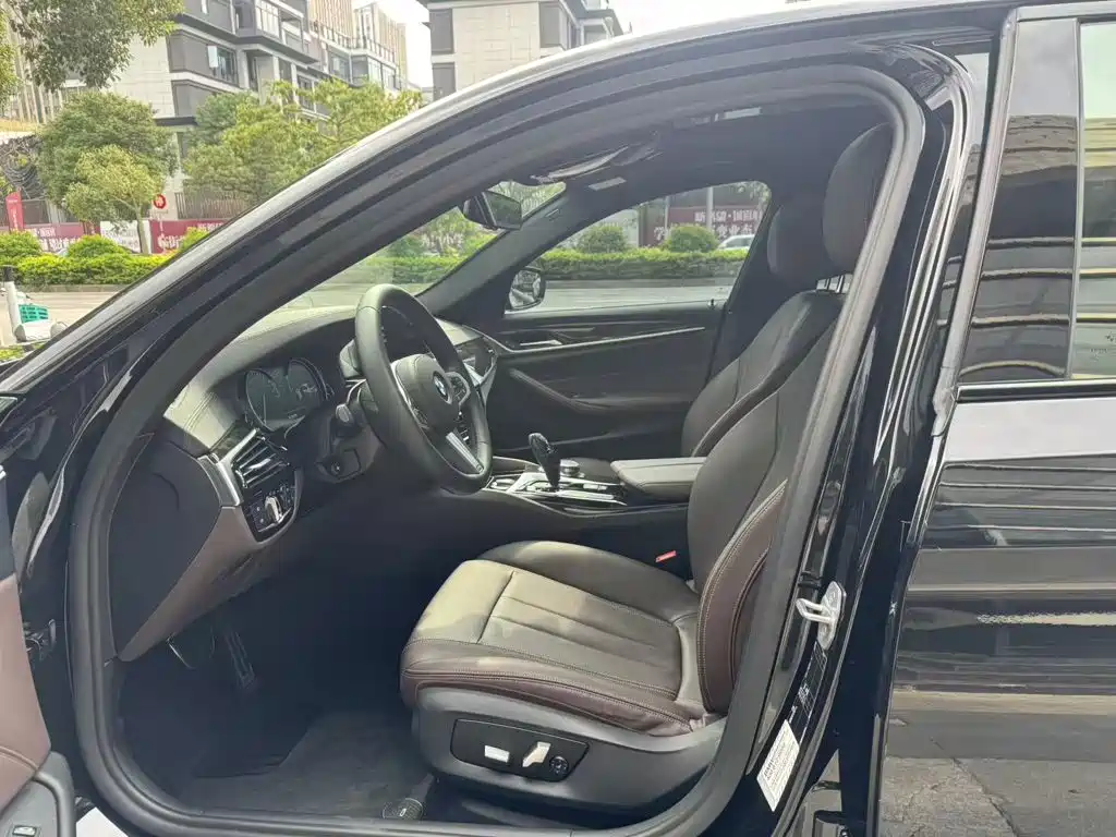 BMW 5 Series — миниатюра 18