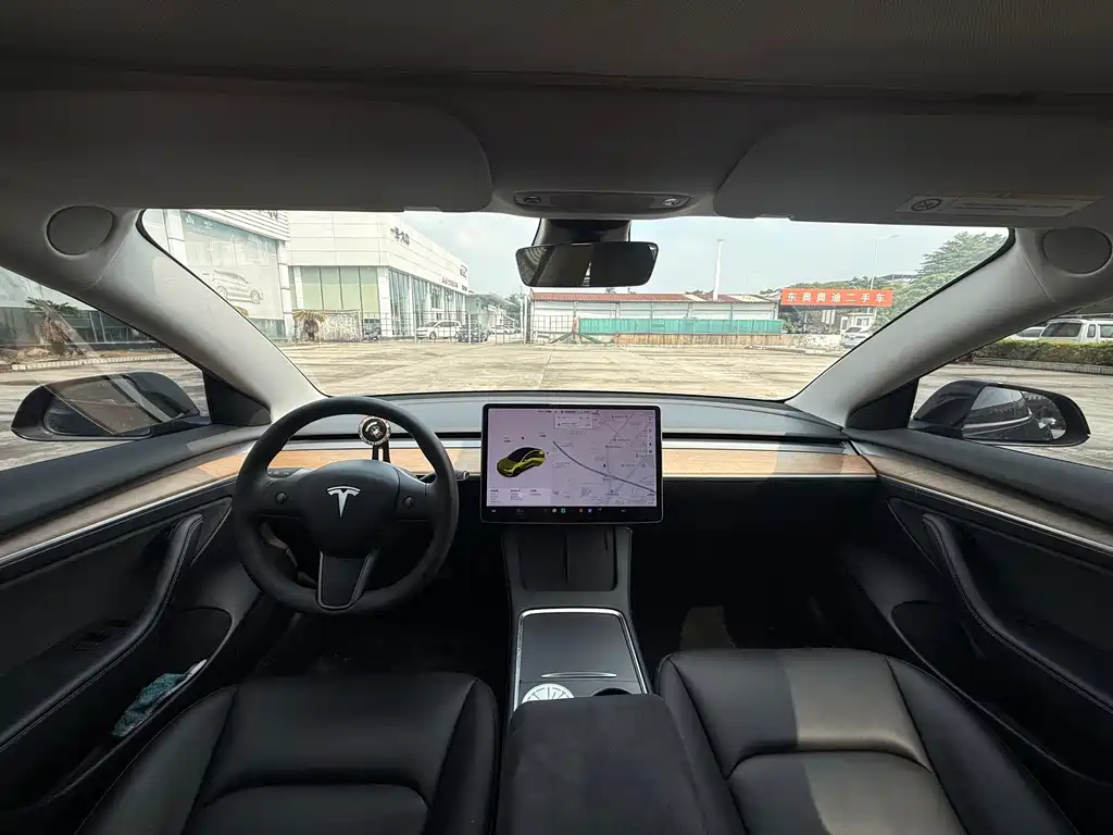 Tesla Model 3 — миниатюра 10