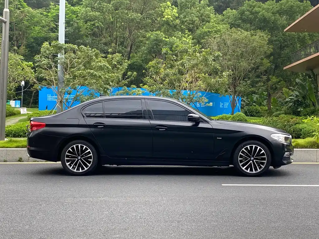 BMW 5 Series — миниатюра 19