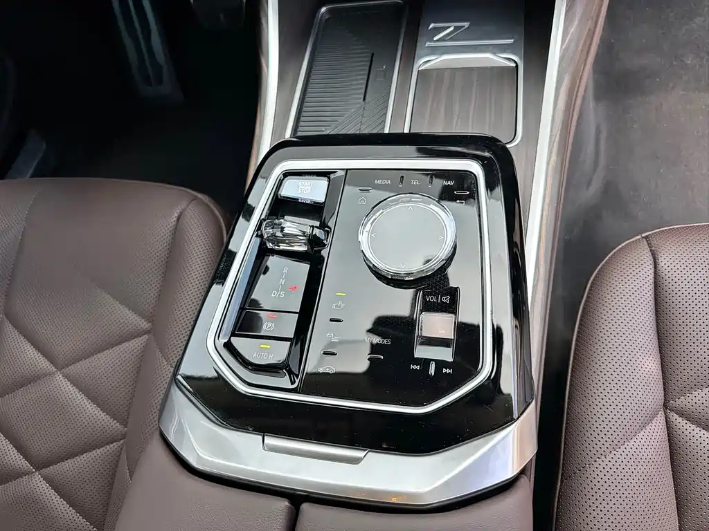 BMW 7 Series — миниатюра 14