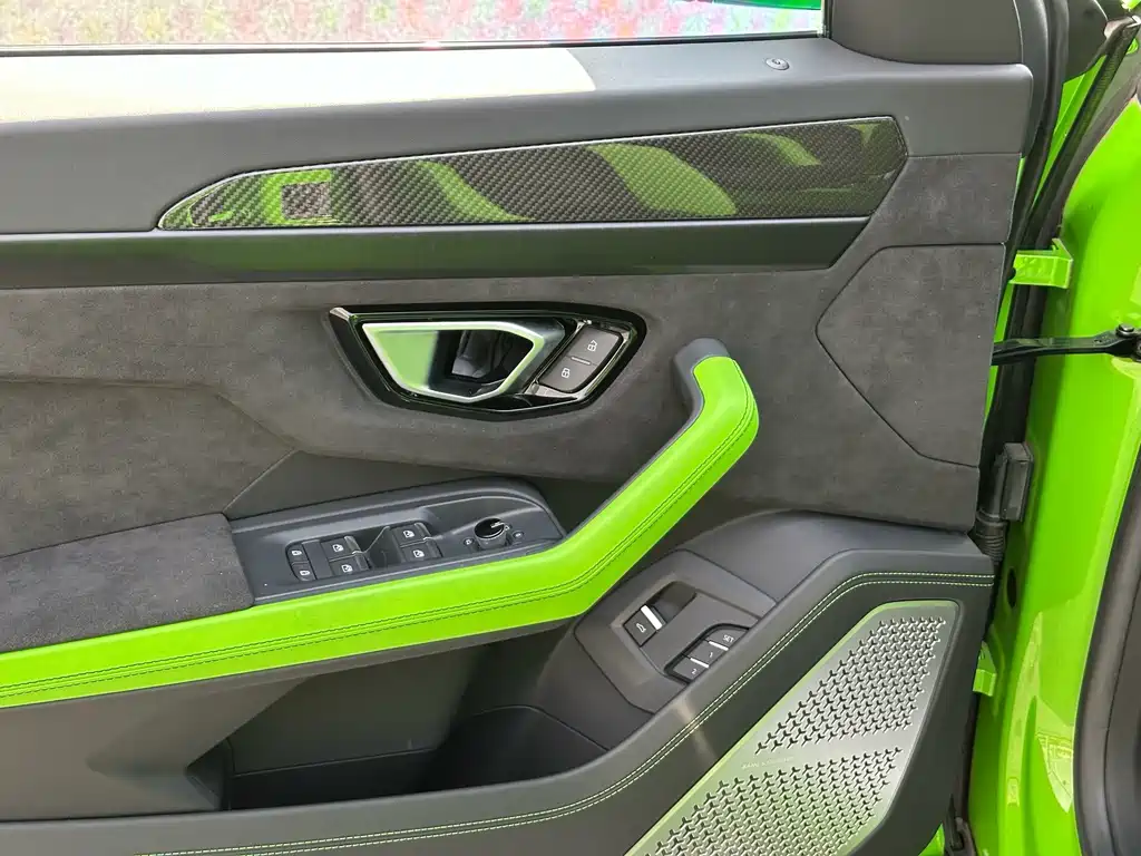 Lamborghini Urus — миниатюра 32