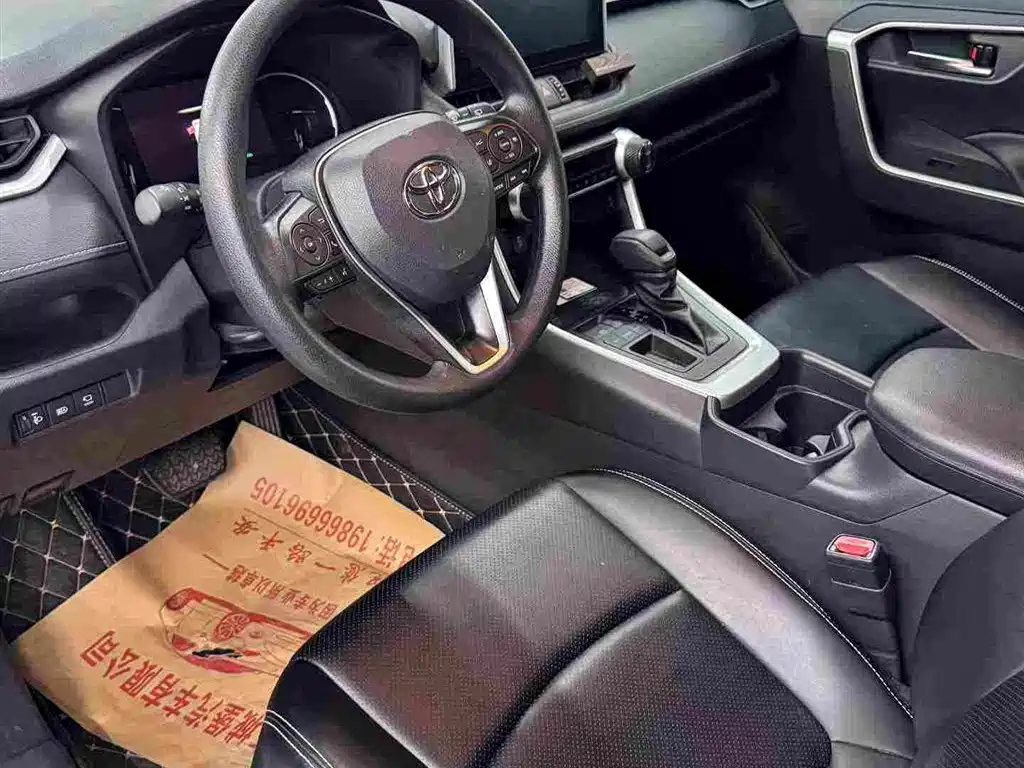 Toyota RAV4 — миниатюра 4