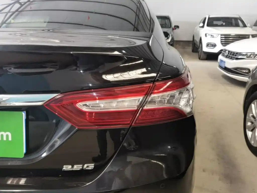 Toyota Camry — миниатюра 8