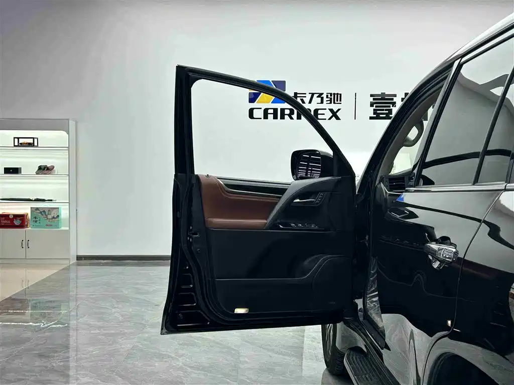LEXUS  LX