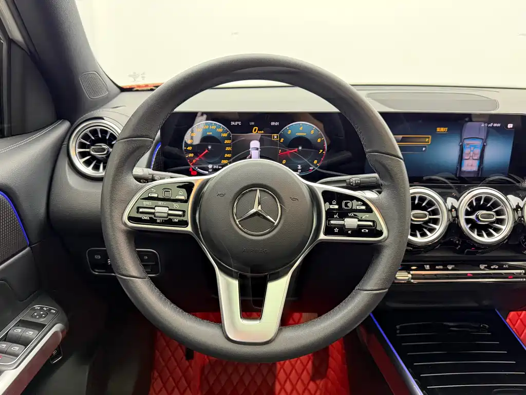 Mercedes-Benz GLB — миниатюра 13