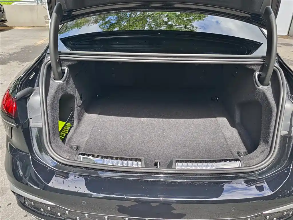 Audi A6L — миниатюра 9