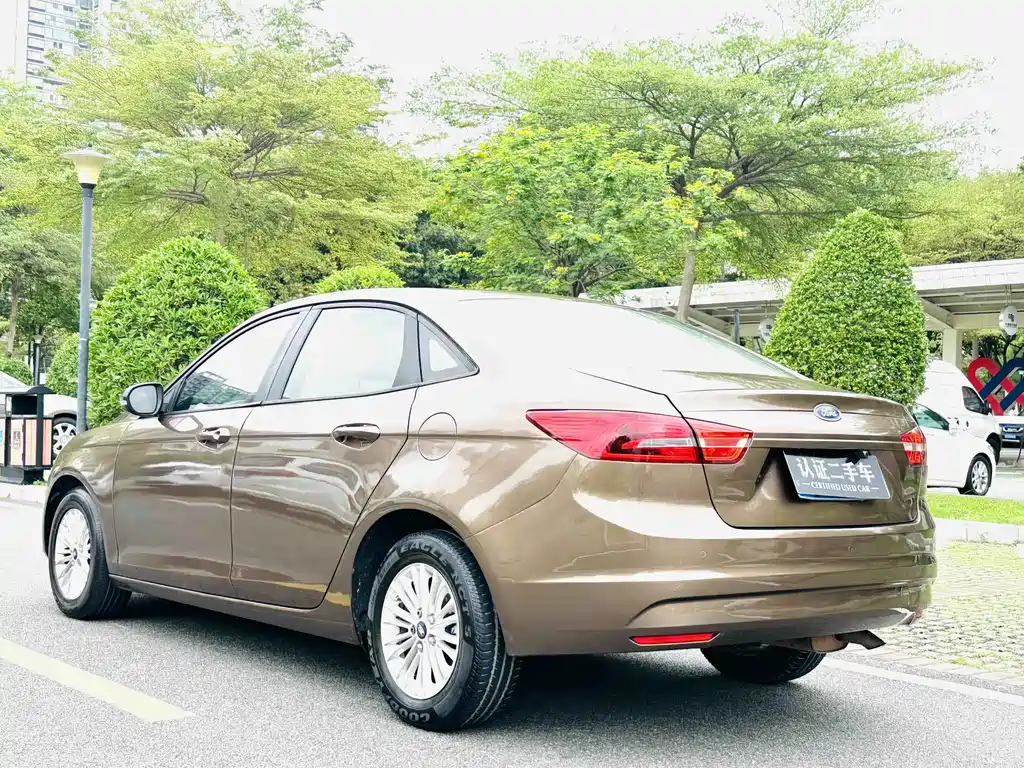 Ford Escort 2015 1.5L AT Comfort