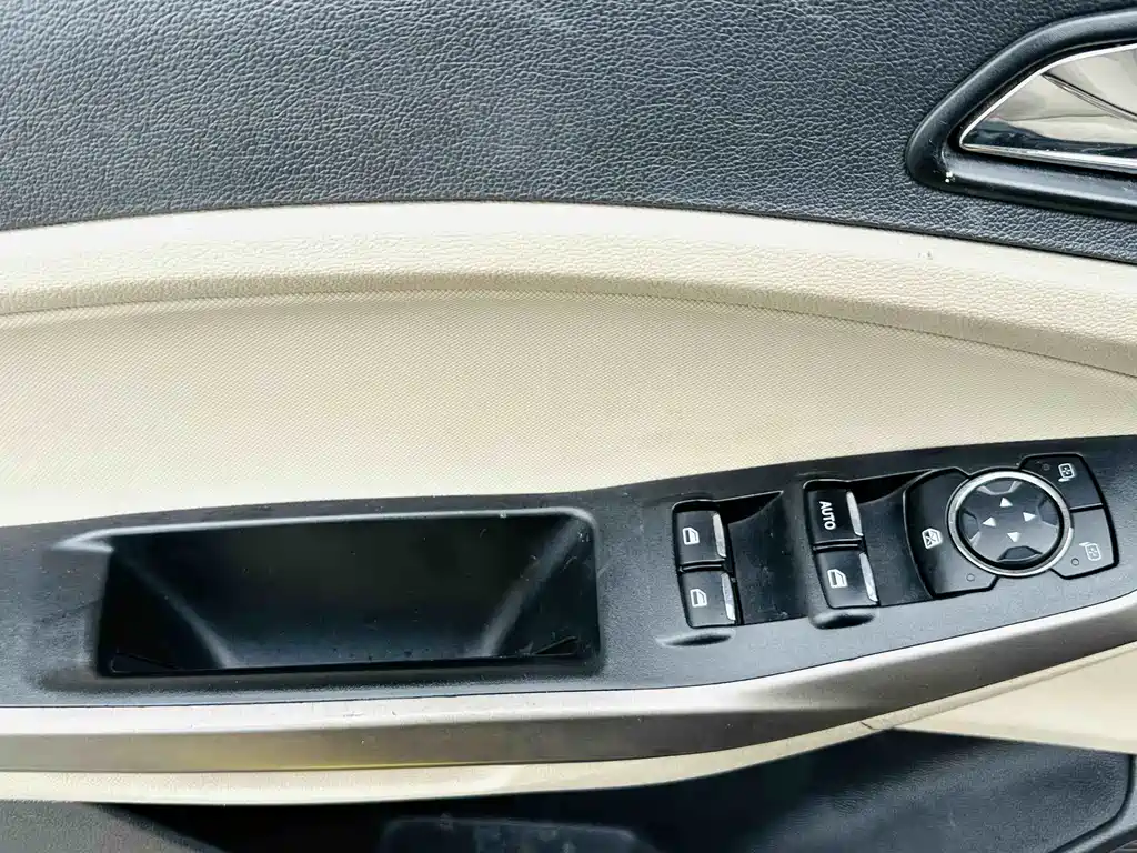 Ford Escort 2015 1.5L AT Comfort