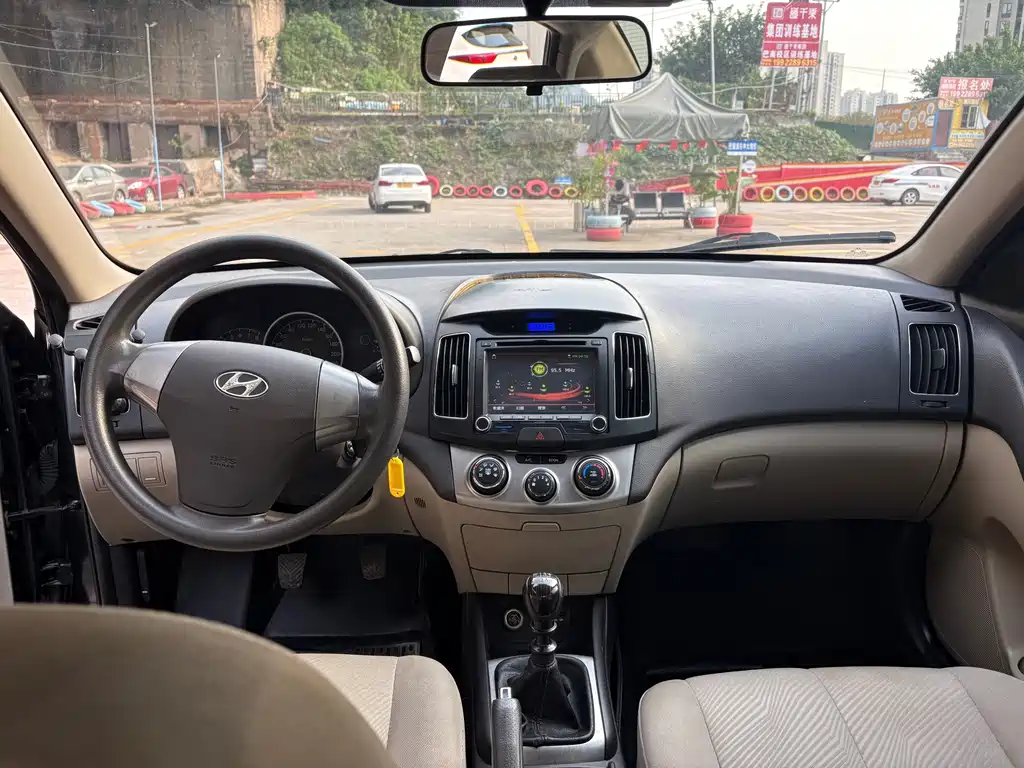 Hyundai Elantra — миниатюра 9