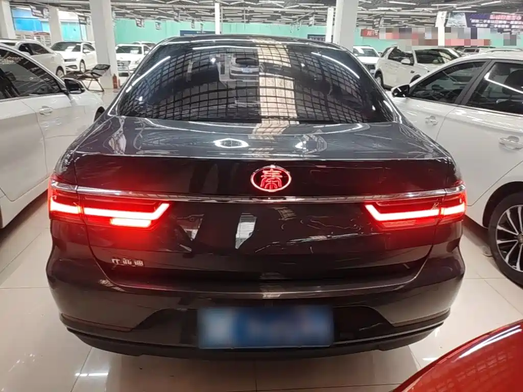 BYD Qin — миниатюра 6