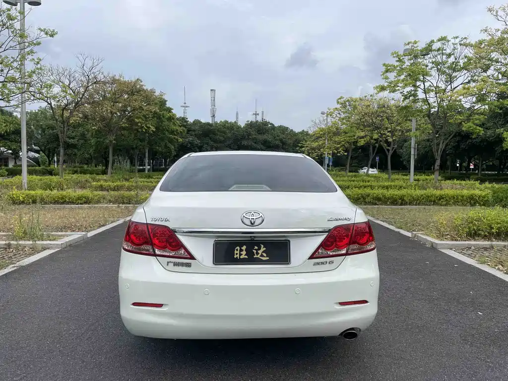Toyota Camry — миниатюра 5