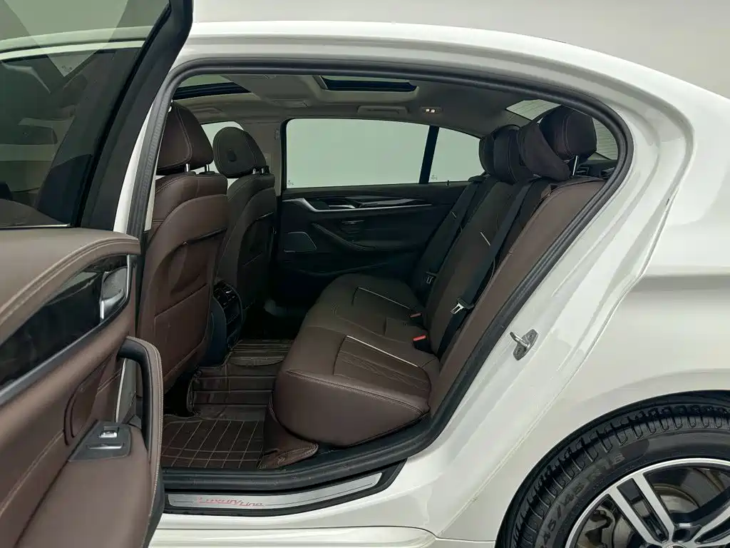 BMW 5 Series — миниатюра 18