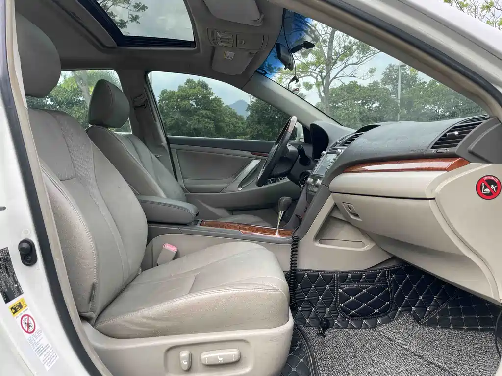 Toyota Camry — миниатюра 13