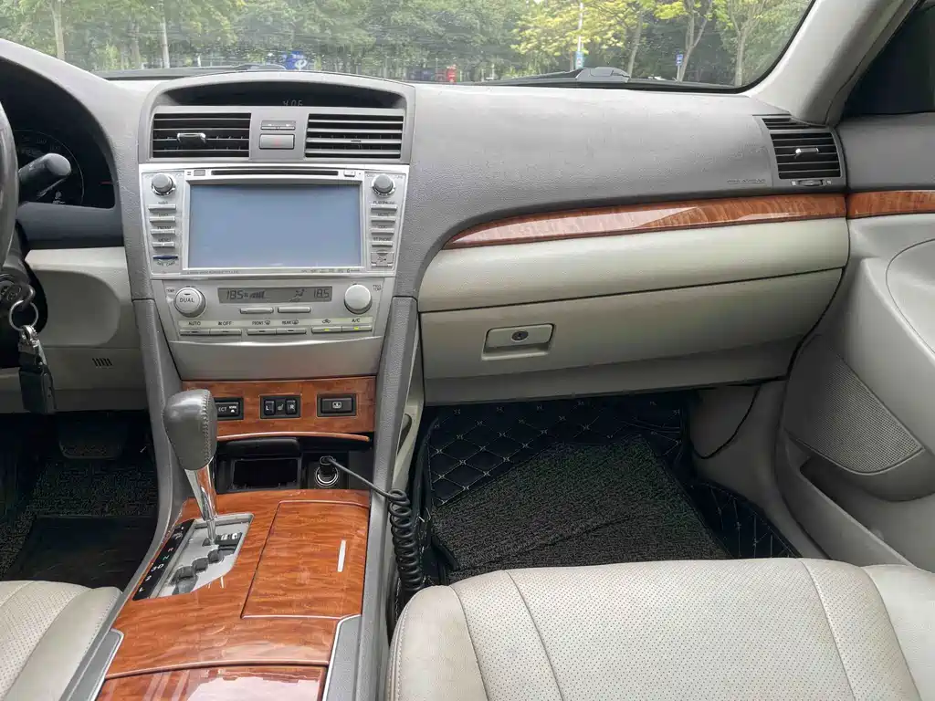 Toyota Camry — миниатюра 11