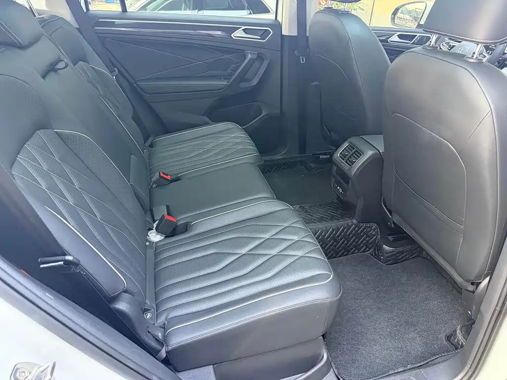 Volkswagen Tiguan L — миниатюра 18