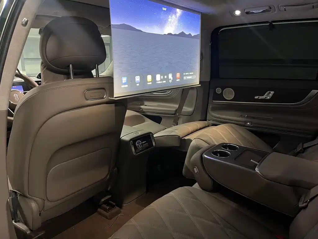 AITO ASK THE WORLD M9