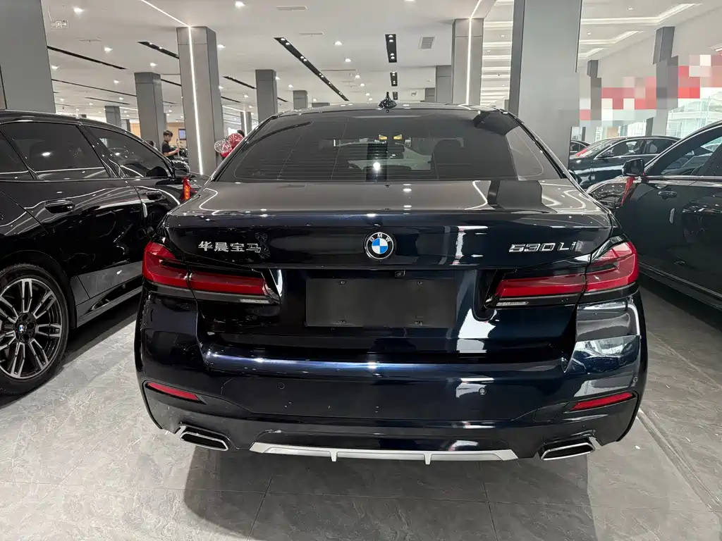 BMW 5 Series — миниатюра 8