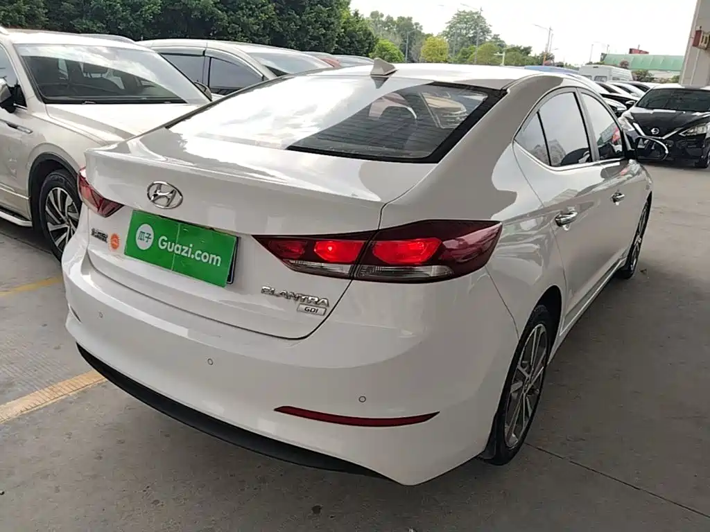 Hyundai Elantra — миниатюра 7
