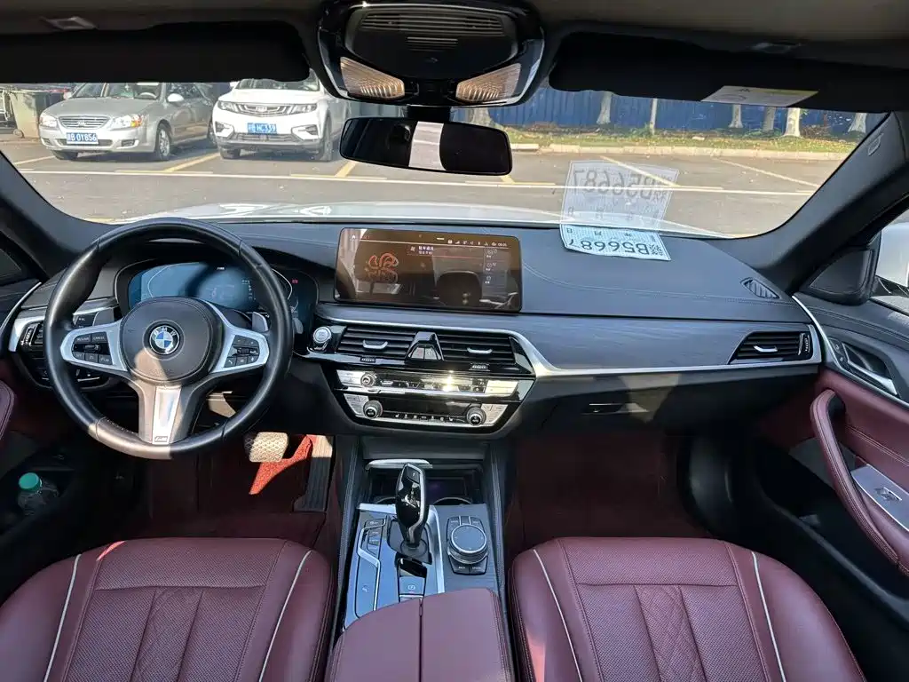 BMW 5 Series — миниатюра 12