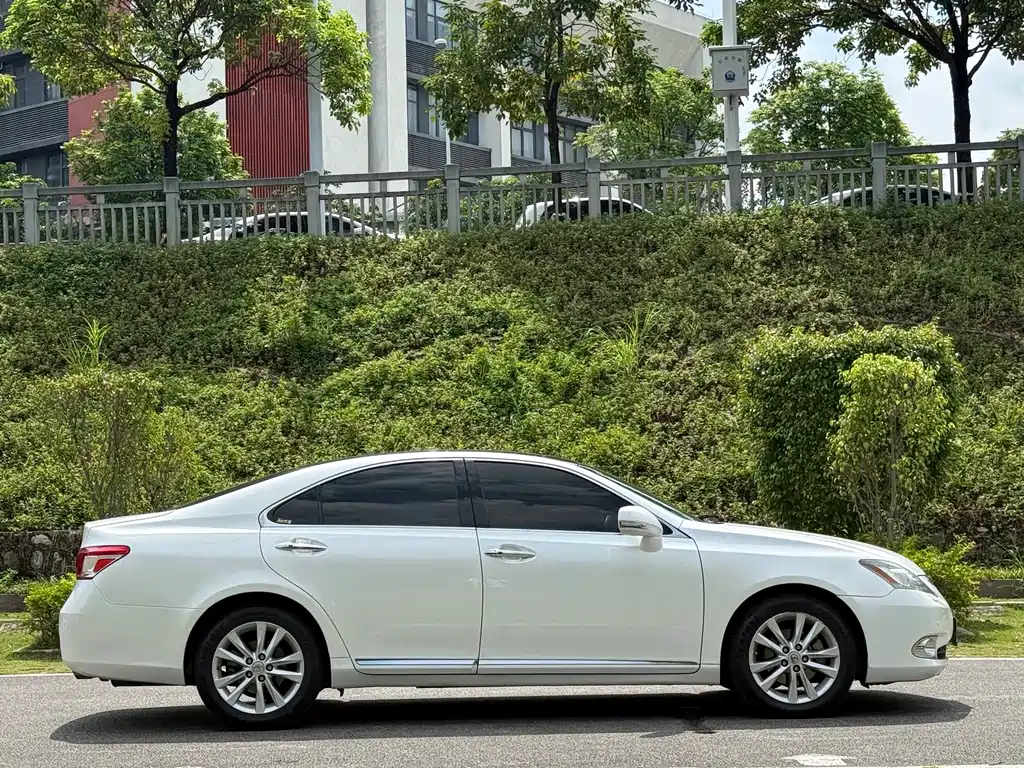 Lexus ES — миниатюра 4