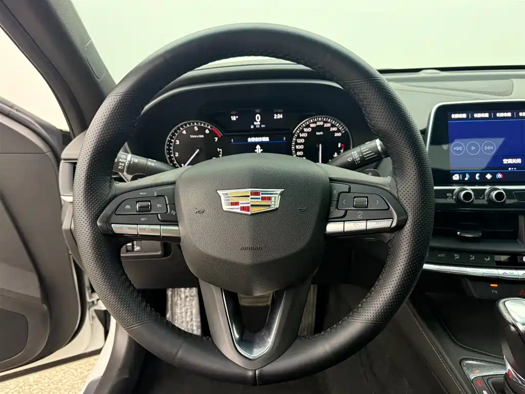 Cadillac CT4 2022 28T