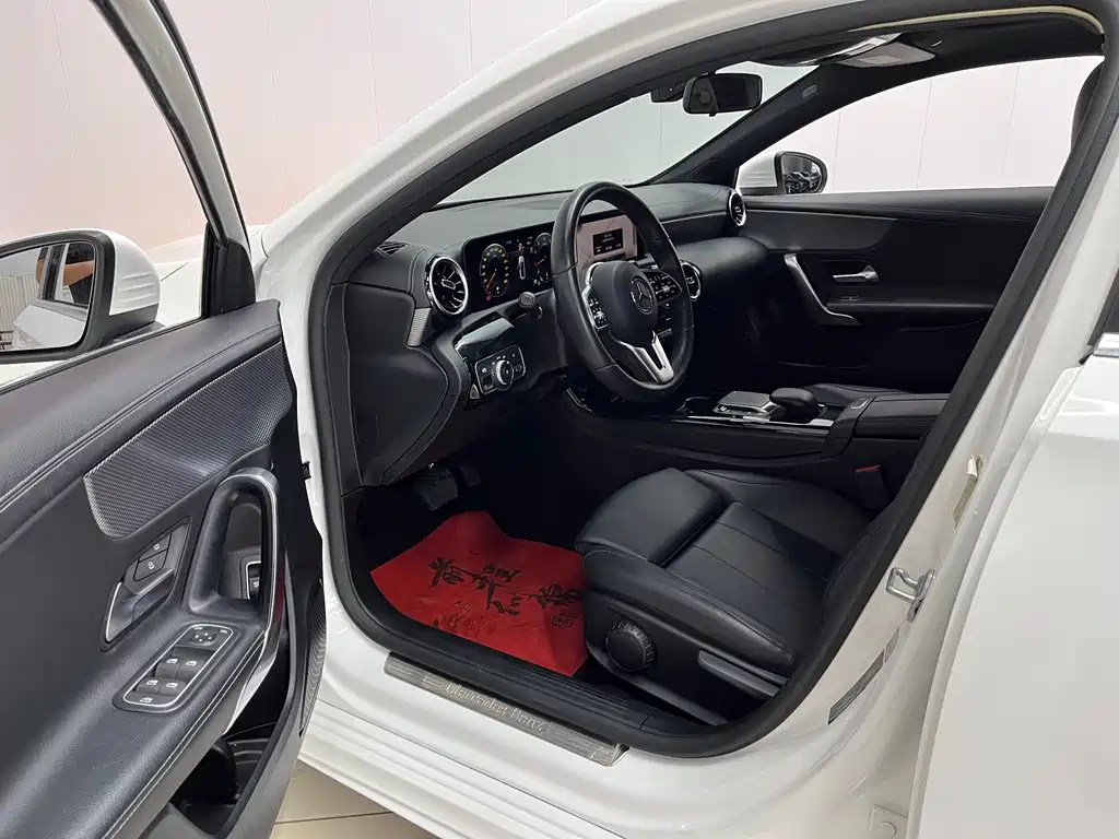Mercedes-Benz A-Class — миниатюра 7