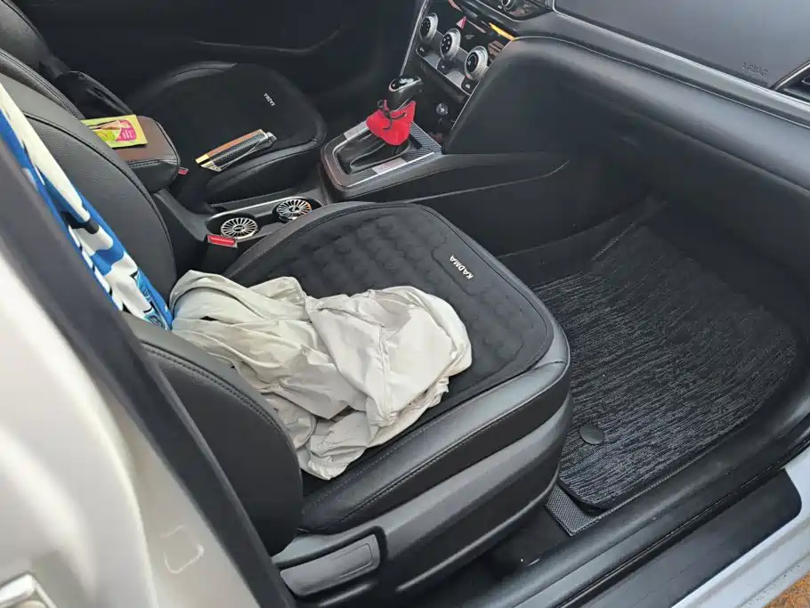 Hyundai Elantra — миниатюра 8