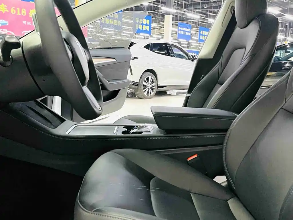 Tesla Model 3 — миниатюра 7