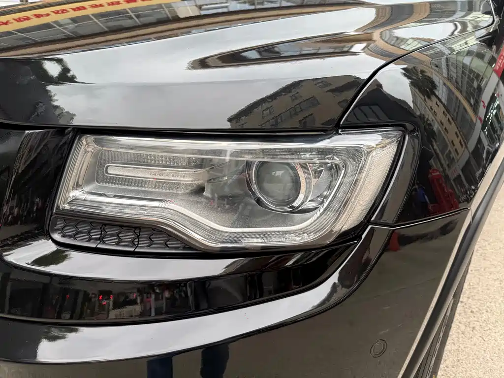 Jeep Grand Cherokee (Import) — миниатюра 31