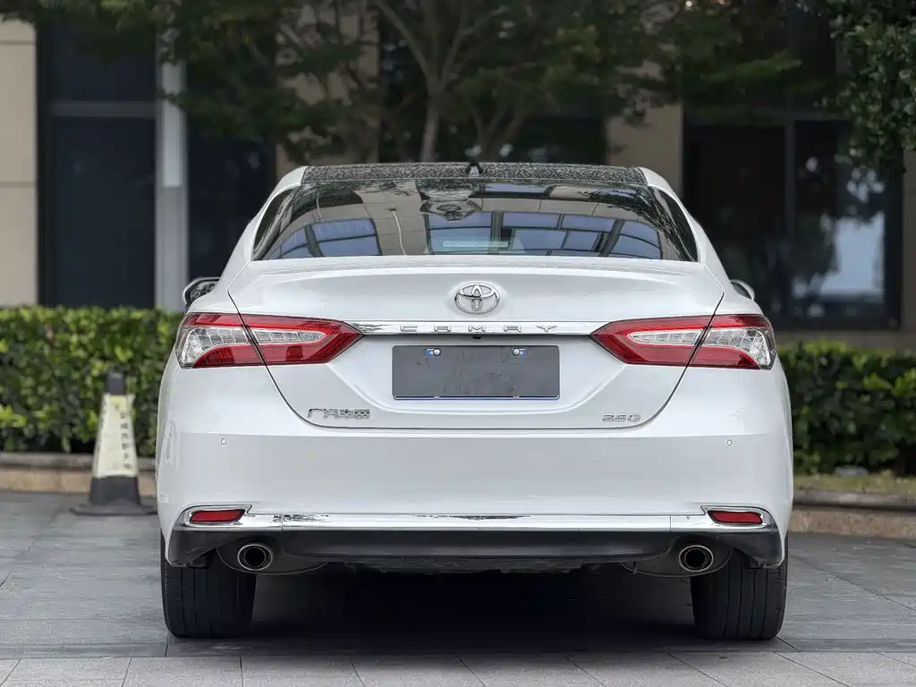 Toyota Camry — миниатюра 9