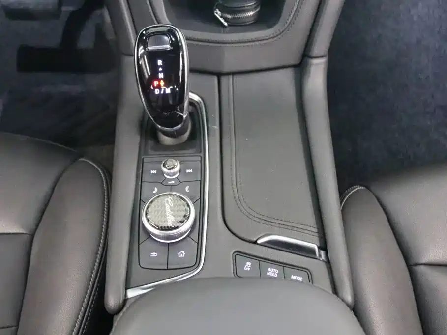 Cadillac XT5 — миниатюра 10