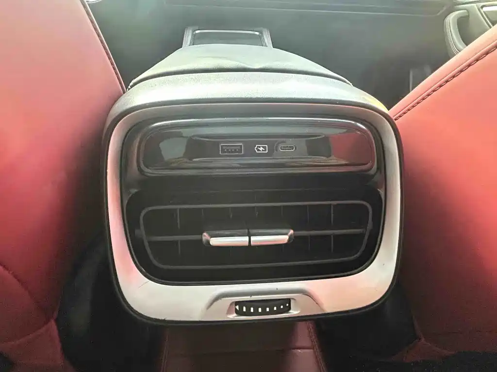 XPeng P7 — миниатюра 13