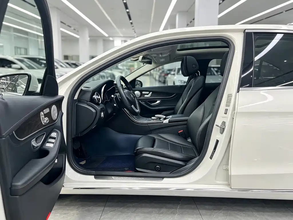 Mercedes-Benz C-Class — миниатюра 4