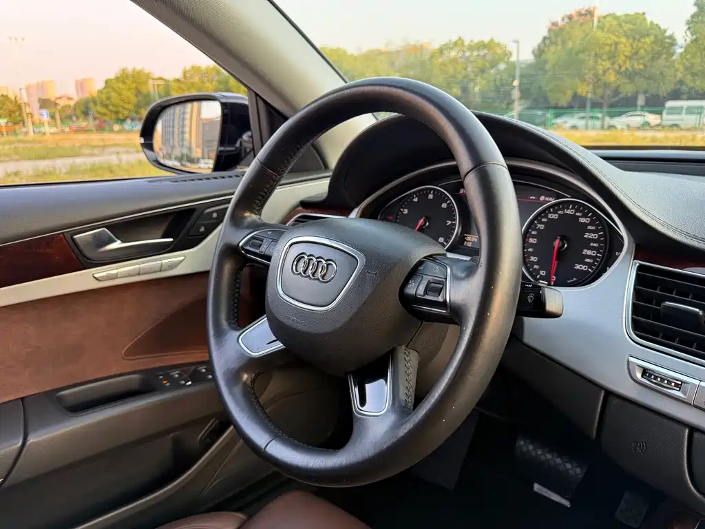 Audi A8 — миниатюра 15