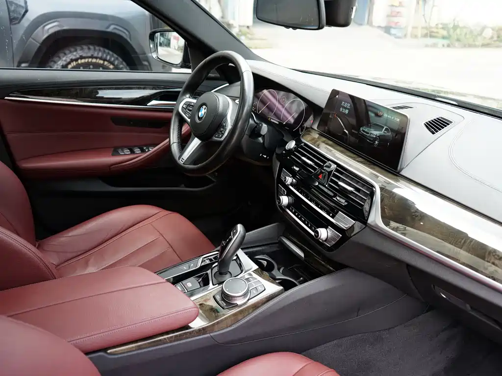 BMW 5 Series — миниатюра 11