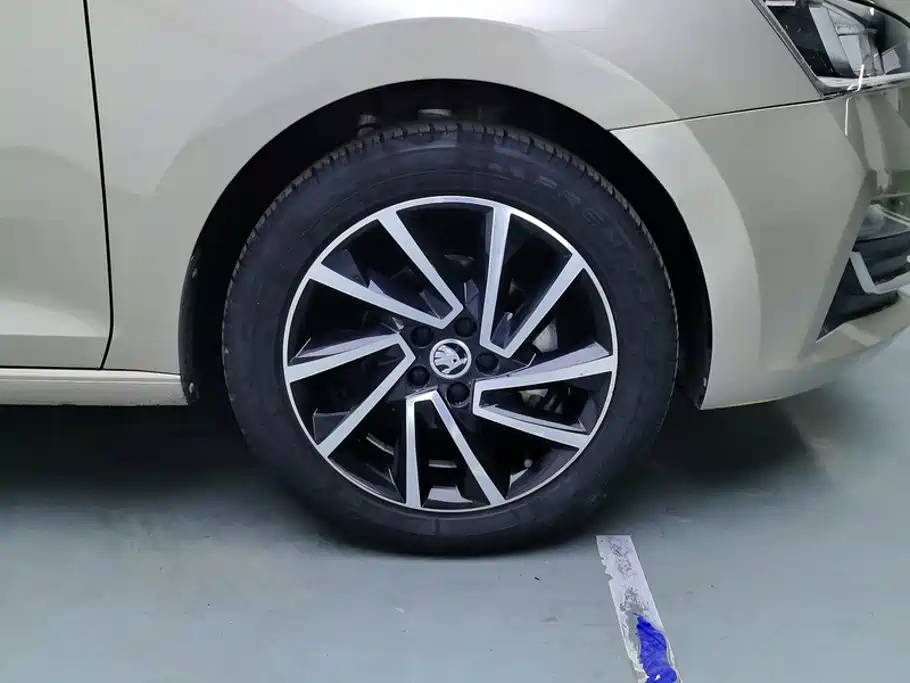 Skoda Rapid — миниатюра 6