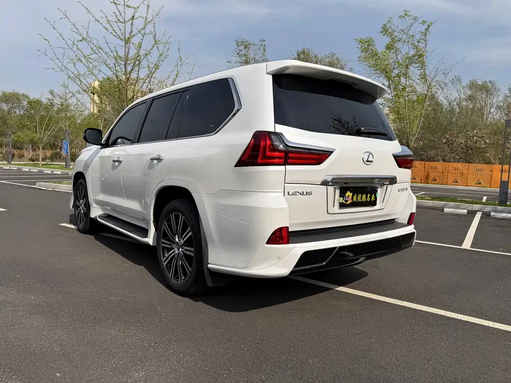 Lexus LX — миниатюра 8