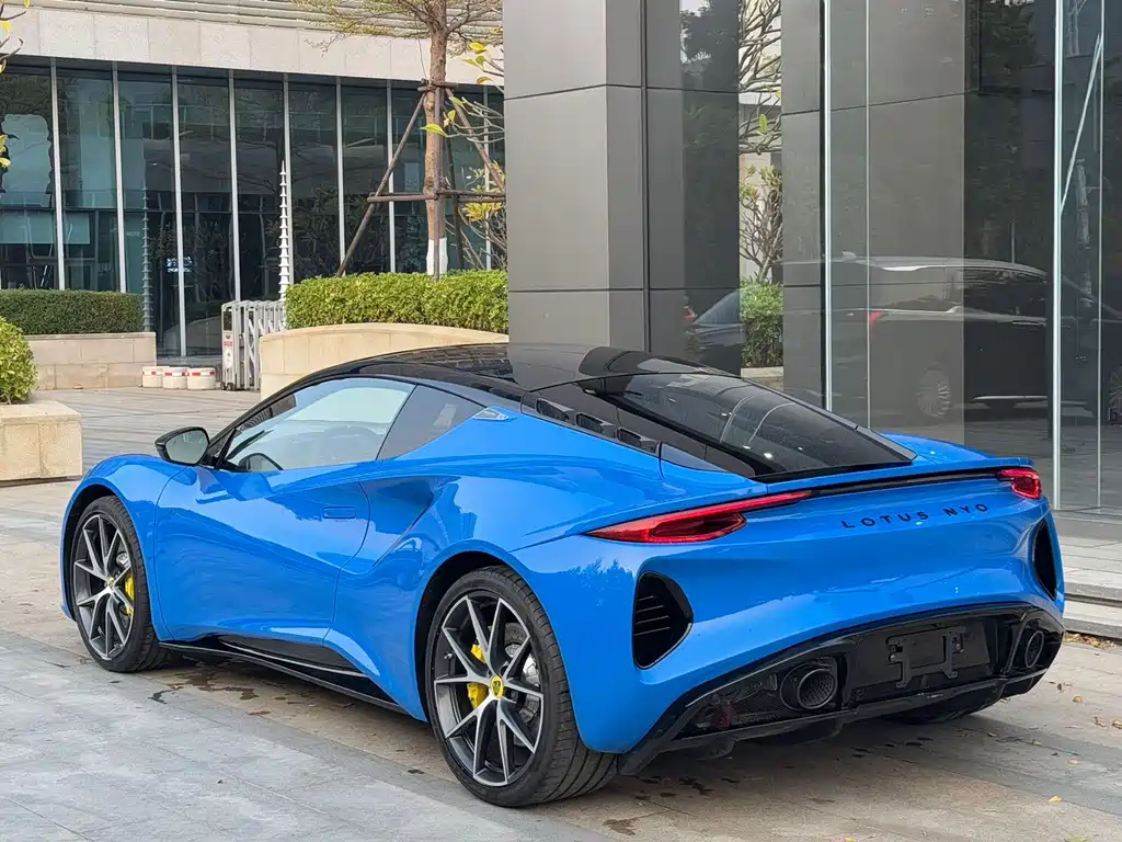 Lotus Emira — миниатюра 10