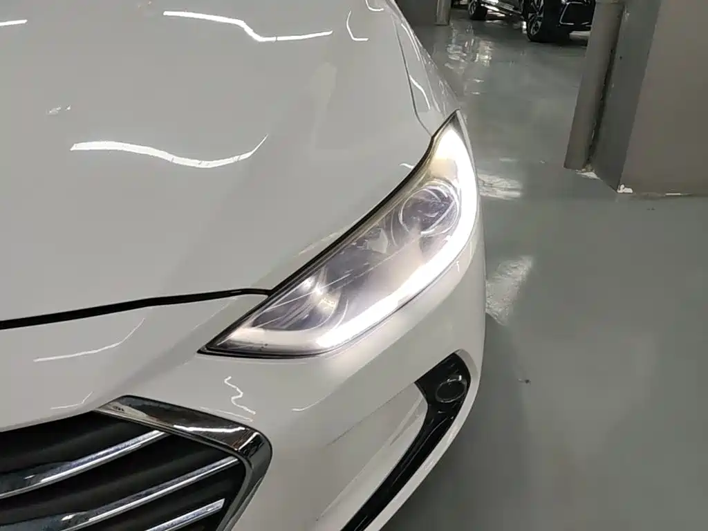 Hyundai Elantra — миниатюра 24