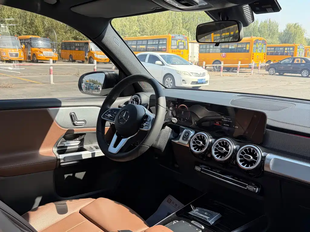 Mercedes-Benz GLB — миниатюра 10