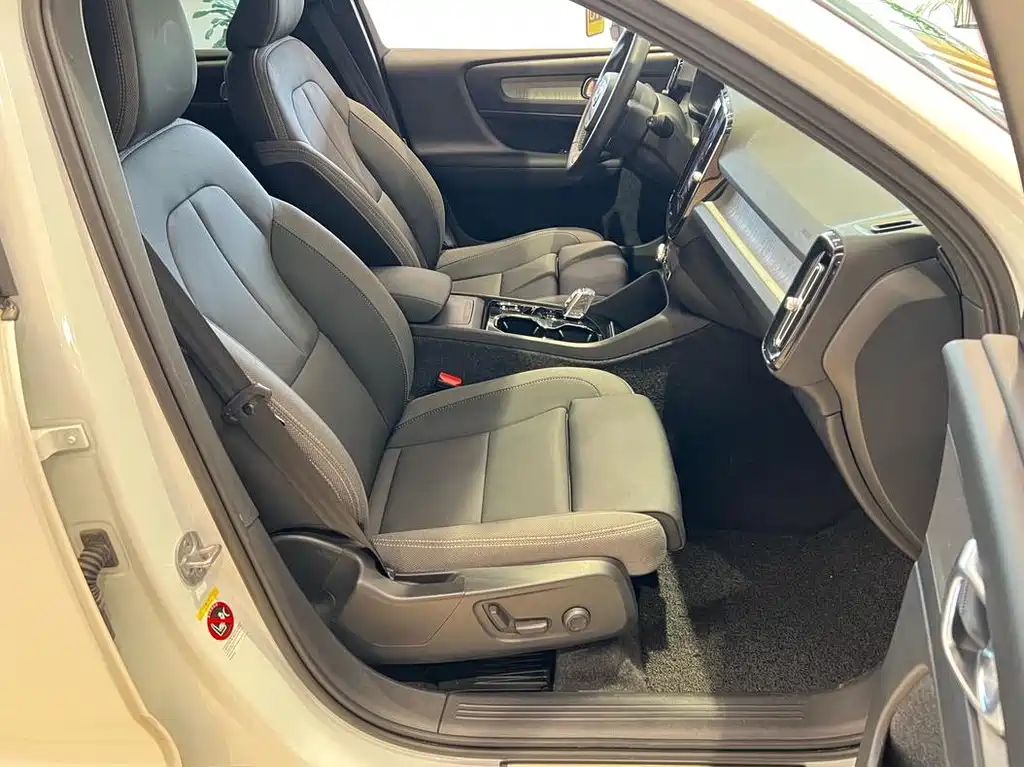 Volvo XC40 — миниатюра 10