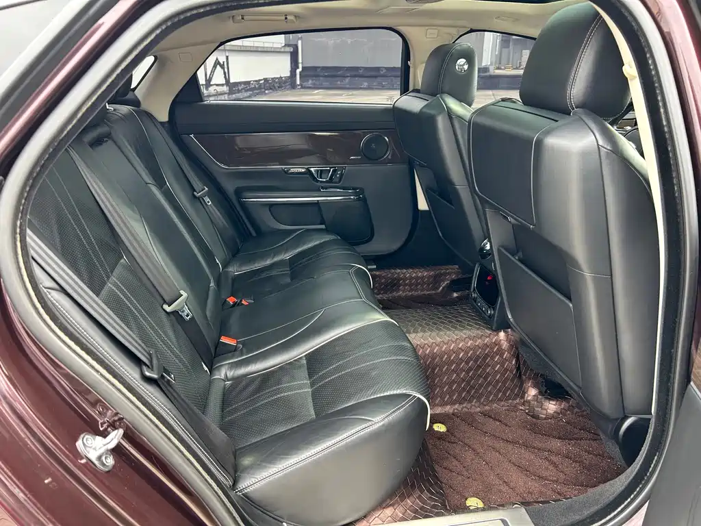 Jaguar XJ — миниатюра 11
