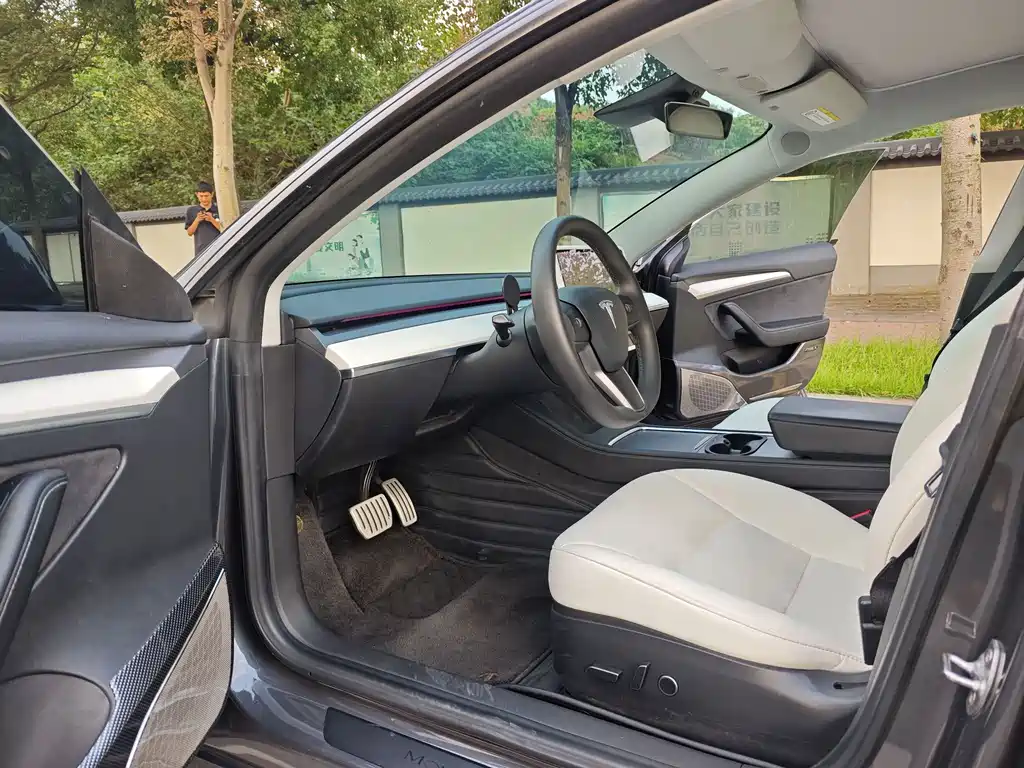 Tesla Model 3 — миниатюра 5