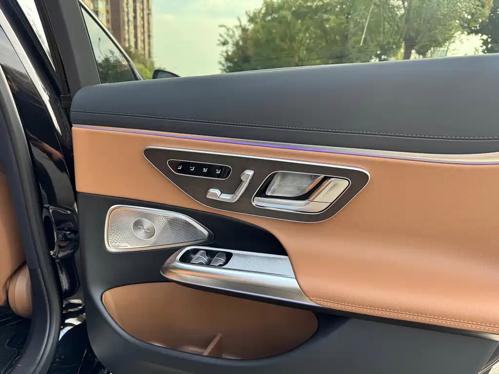 Mercedes-Benz E-Class — миниатюра 9