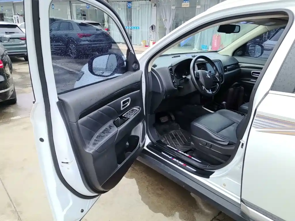 Mitsubishi Outlander — миниатюра 16